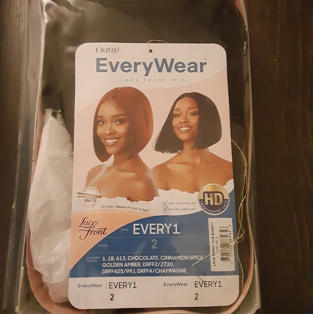 NWT - Outre Every1 Wig in #2